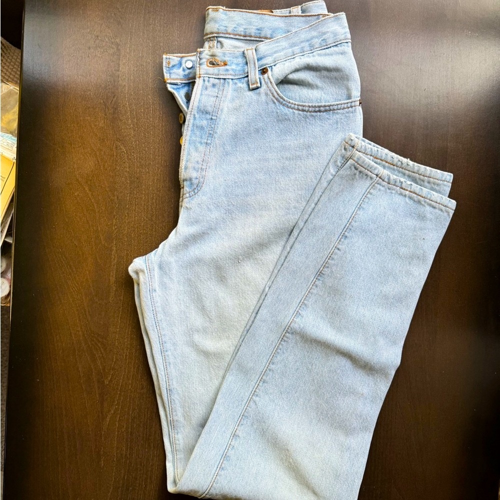 Vintage Levi’s 501 Button fly Levis Made in the USA demin jeans size 26